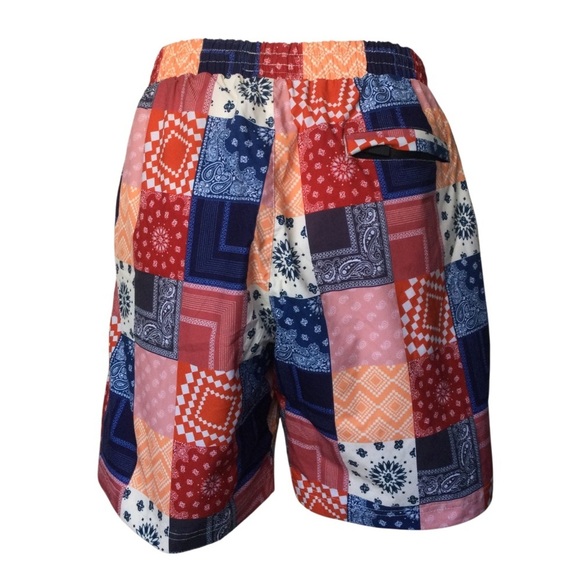 Feature - Picture 2 of 7